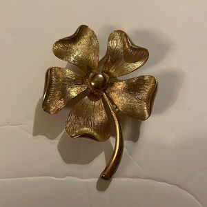 Vintage Sarah Coventry Gold Tone Flower Pin Brooch